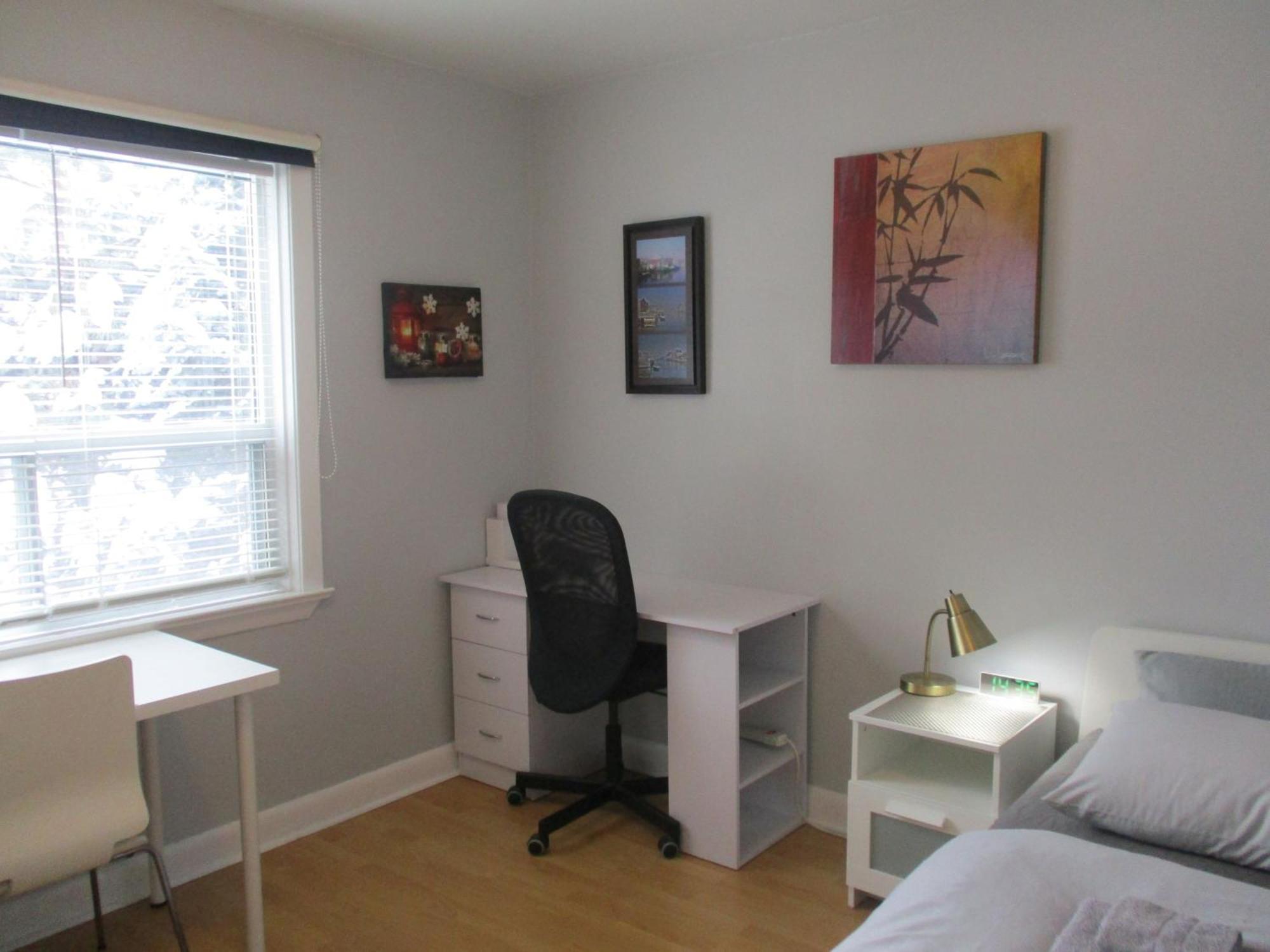 High Park Single Room With Personal Washroom And Kitchen Τορόντο Εξωτερικό φωτογραφία